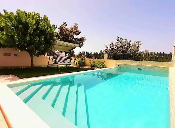Paradise House - In With Private Pool And Private Garden Гостевой дом Aldeia do Mato (Santarem)